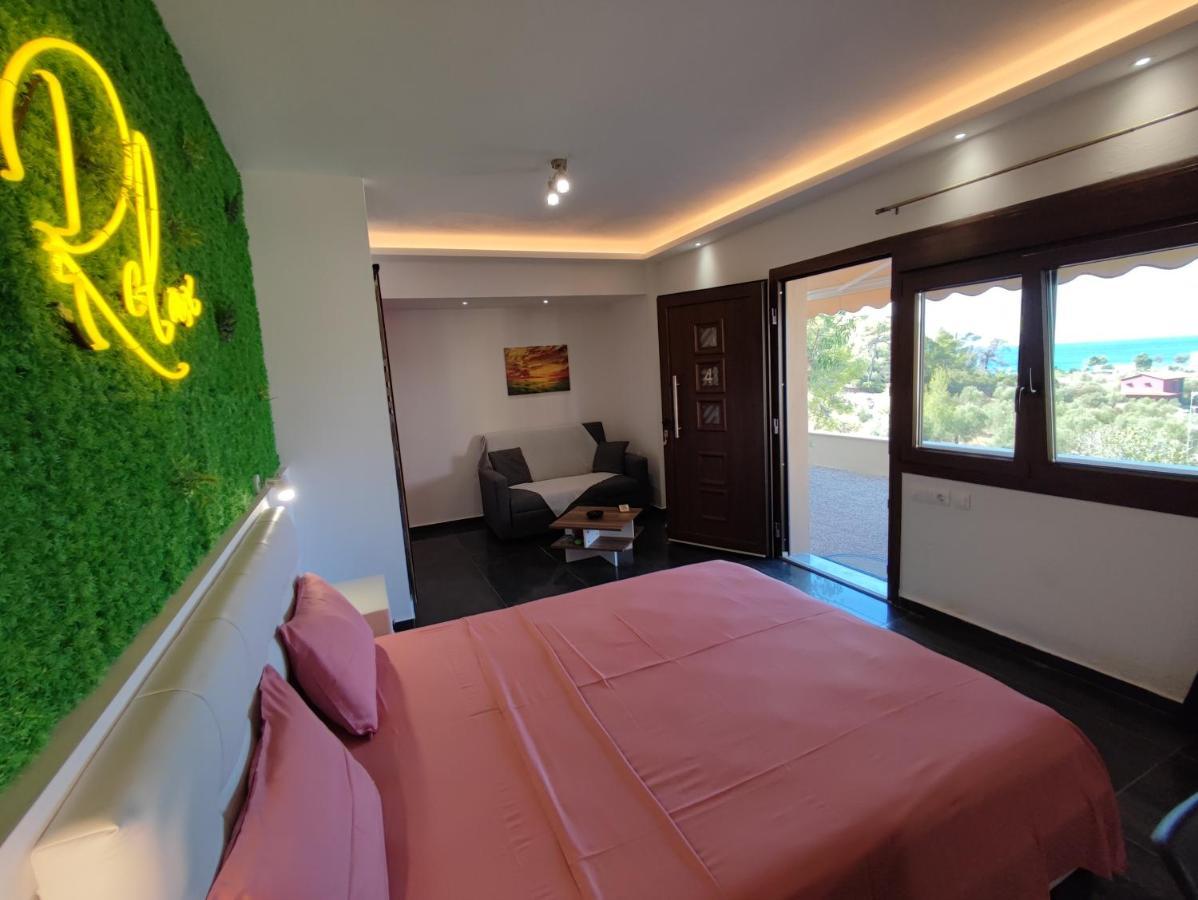 Theasis 4 Luxury Studio With Sea View ネオス・マルマラス エクステリア 写真